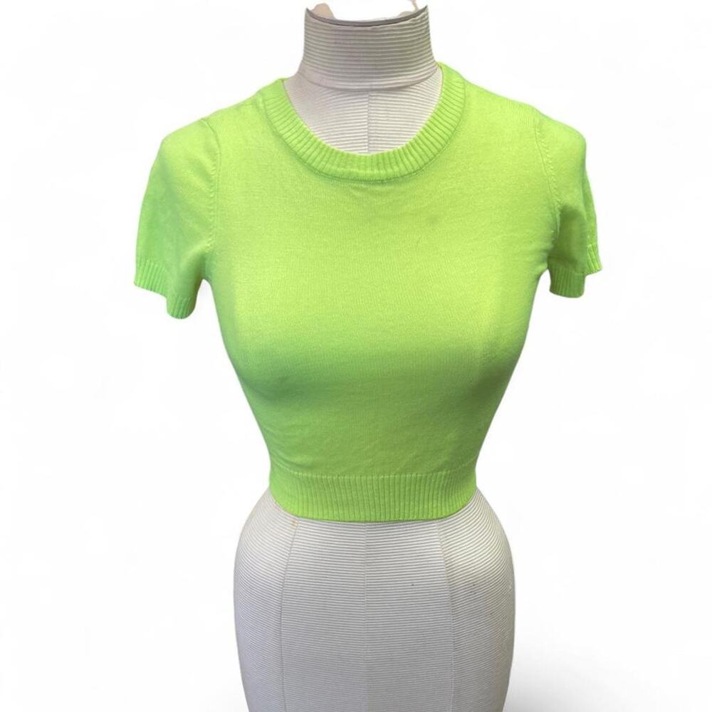 Green short sleeve knit top